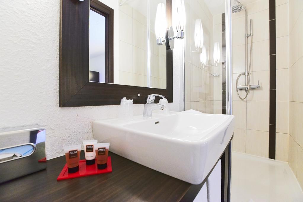 The Originals City Hotel La Verriere-Yvelines Buitenkant foto