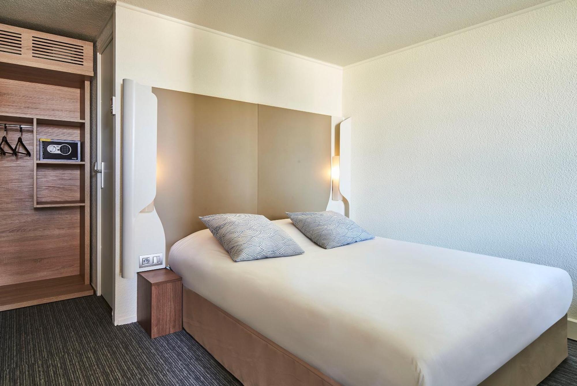 The Originals City Hotel La Verriere-Yvelines Buitenkant foto